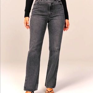 NWT Abercrombie Curve Love 90’s Ultra High Rise Straight Jeans.Grey Wash Size 25